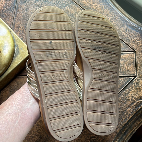 VIONIC THONG SANDALS SIZE 7 - Picture 5 of 9